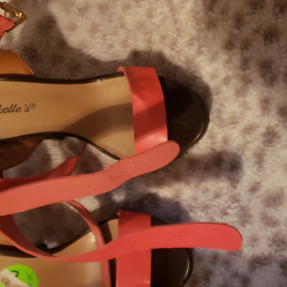 Shoes - Picture 4 of 4